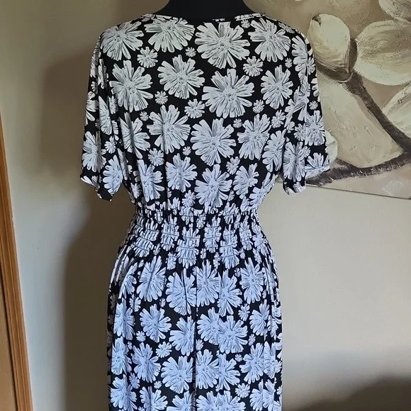 Floral Black and White Dress - Picture 3 of 4